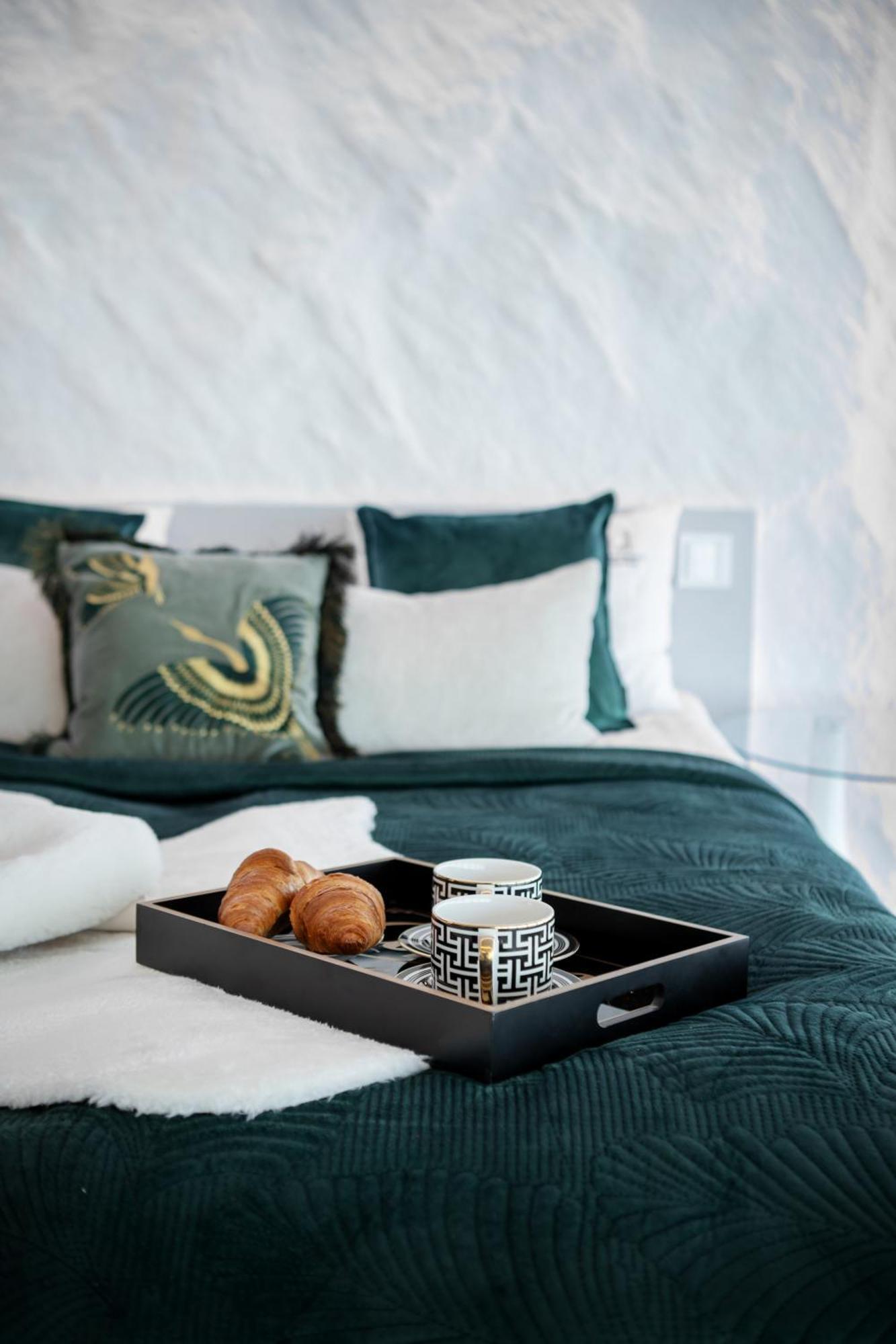 Apartamenty Sky Tower Z Jakuzzi Przy Oknie فروتسواف المظهر الخارجي الصورة