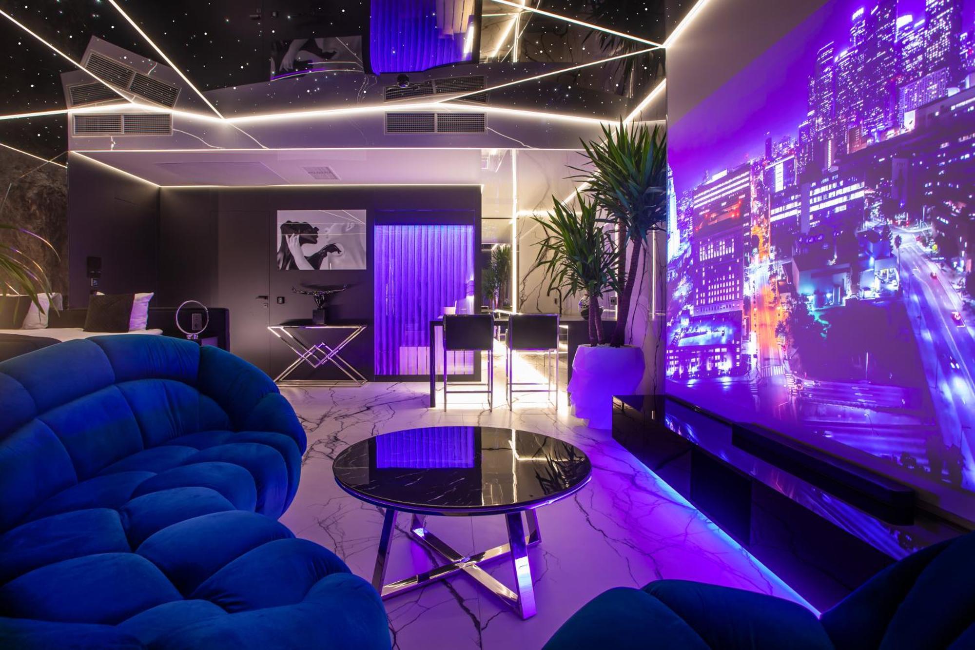 Apartamenty Sky Tower Z Jakuzzi Przy Oknie فروتسواف المظهر الخارجي الصورة