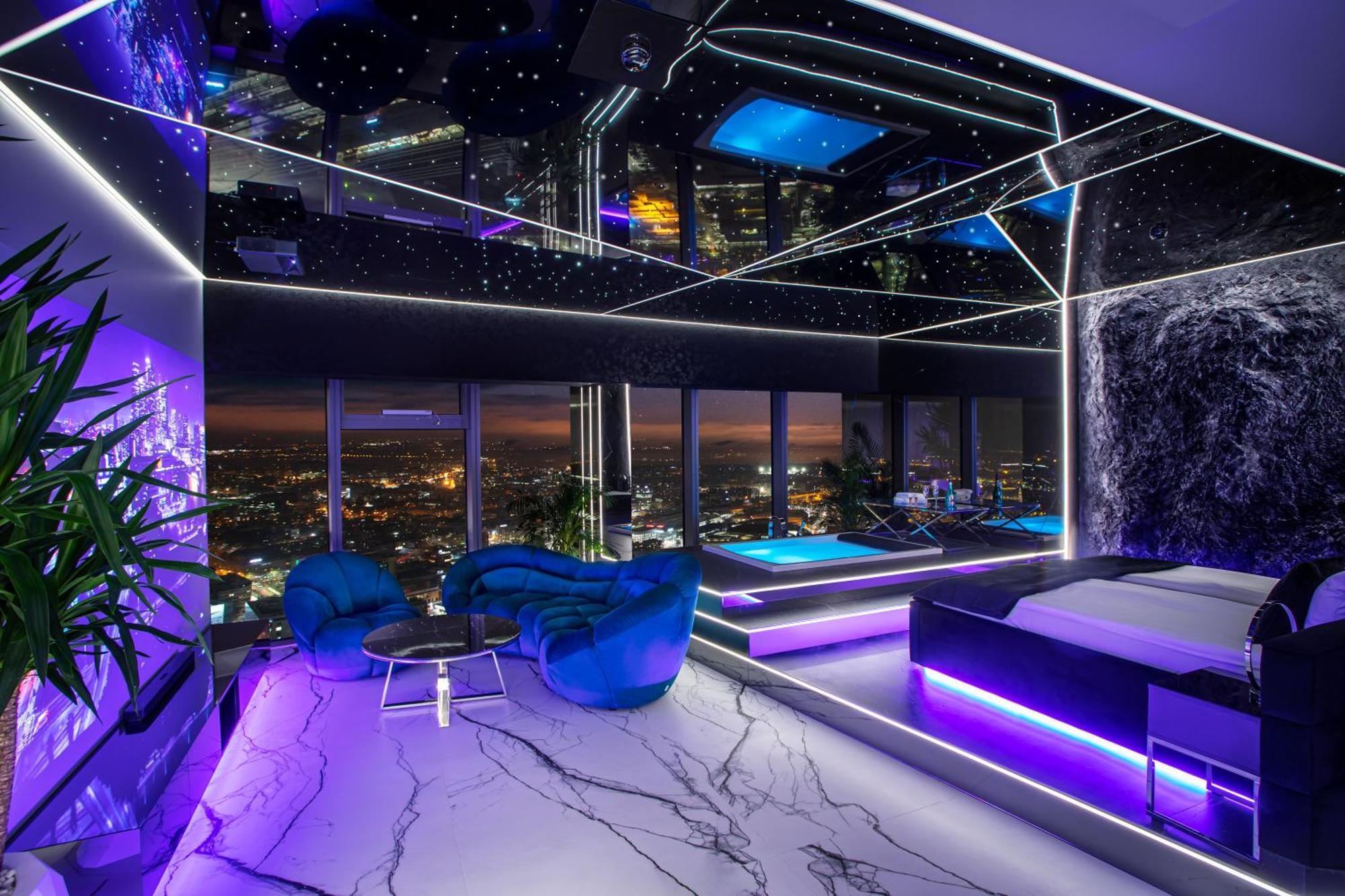 Apartamenty Sky Tower Z Jakuzzi Przy Oknie فروتسواف المظهر الخارجي الصورة