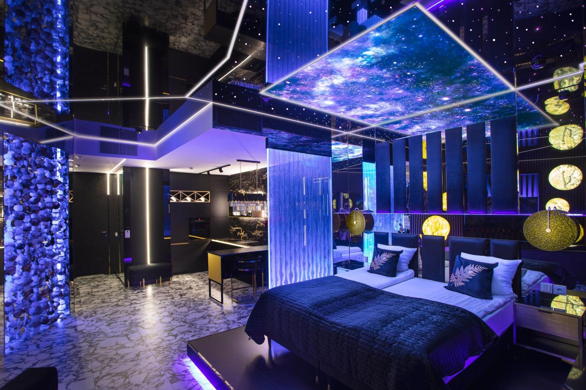Apartamenty Sky Tower Z Jakuzzi Przy Oknie فروتسواف المظهر الخارجي الصورة