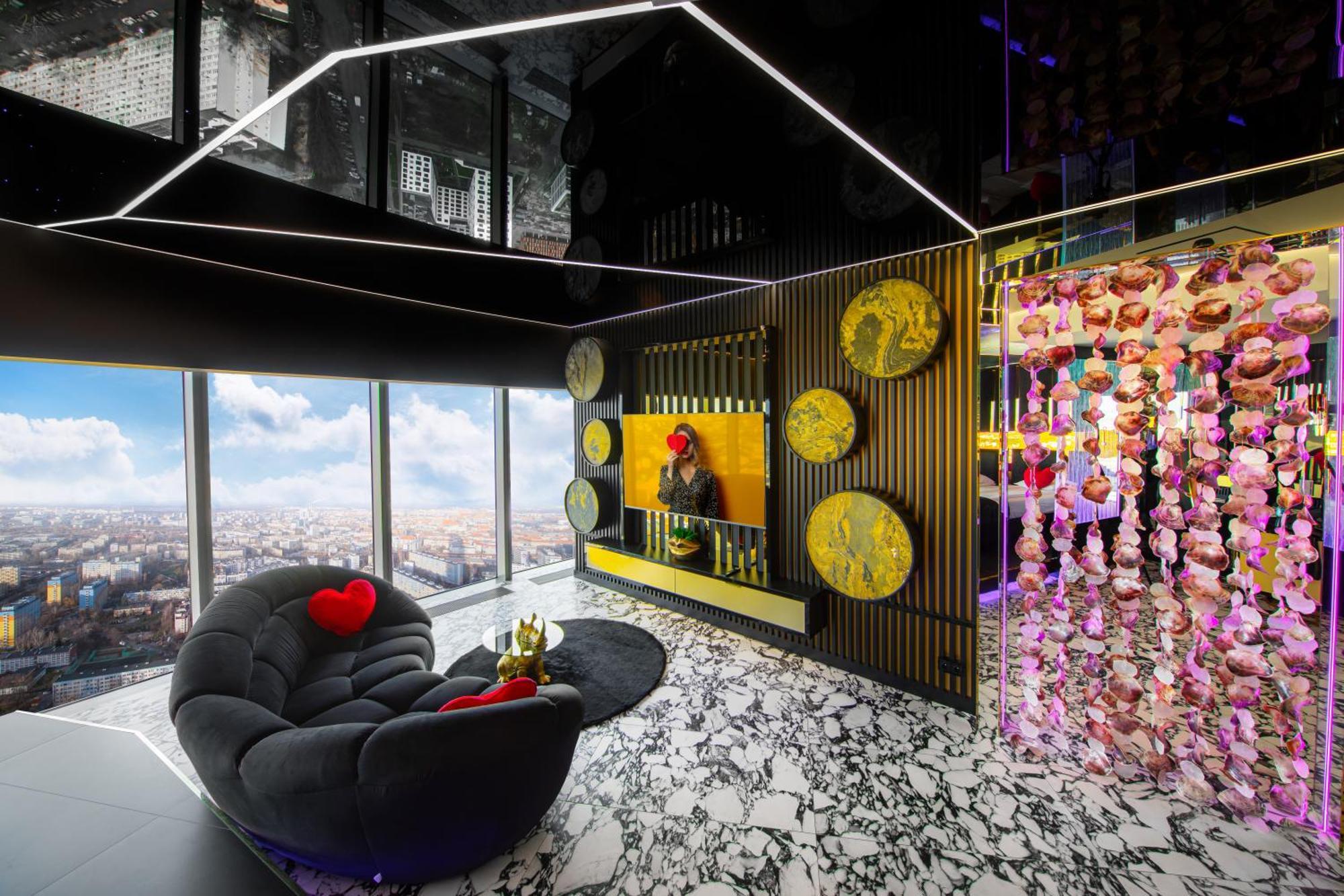 Apartamenty Sky Tower Z Jakuzzi Przy Oknie فروتسواف المظهر الخارجي الصورة