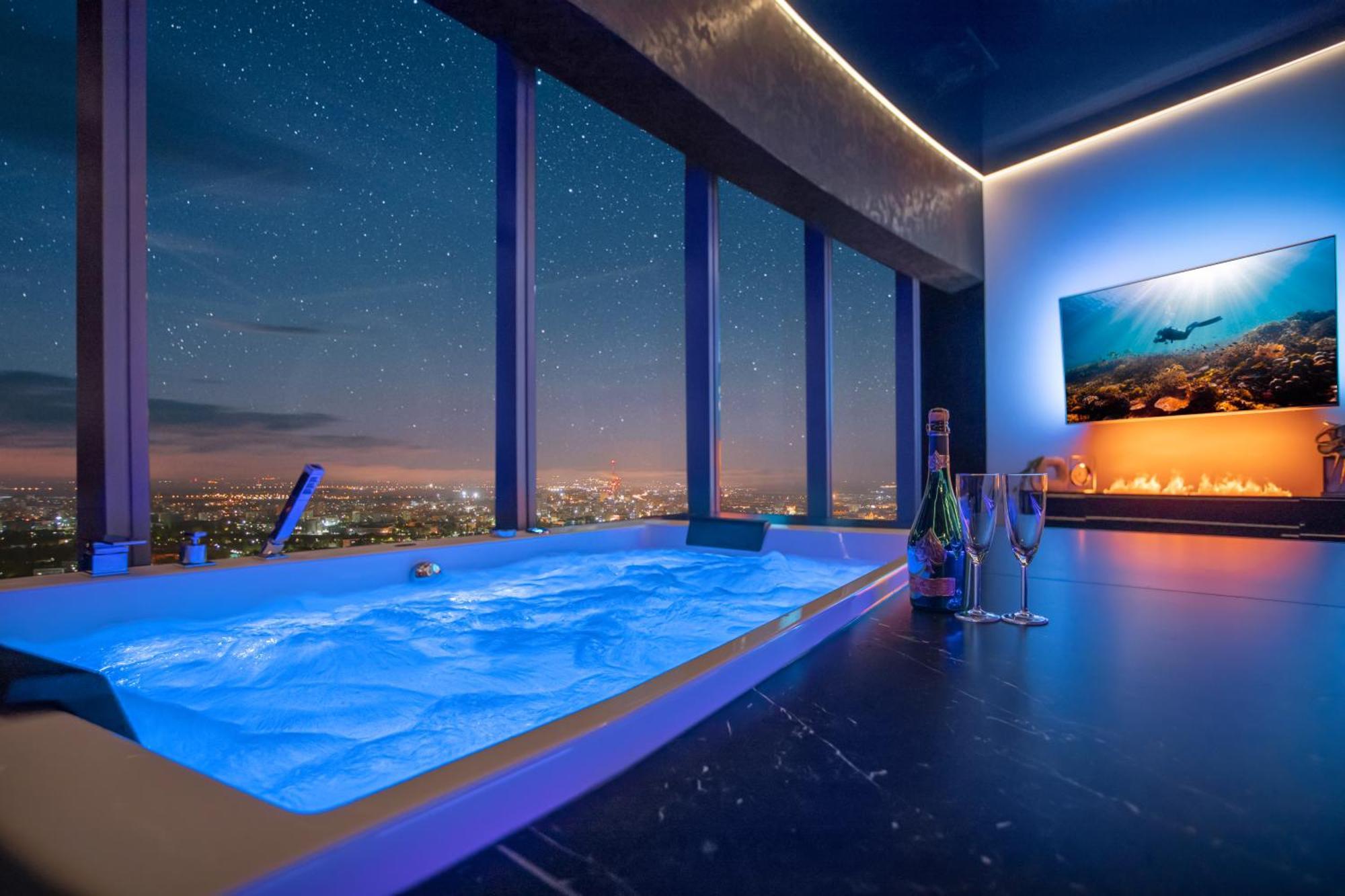 Apartamenty Sky Tower Z Jakuzzi Przy Oknie فروتسواف المظهر الخارجي الصورة