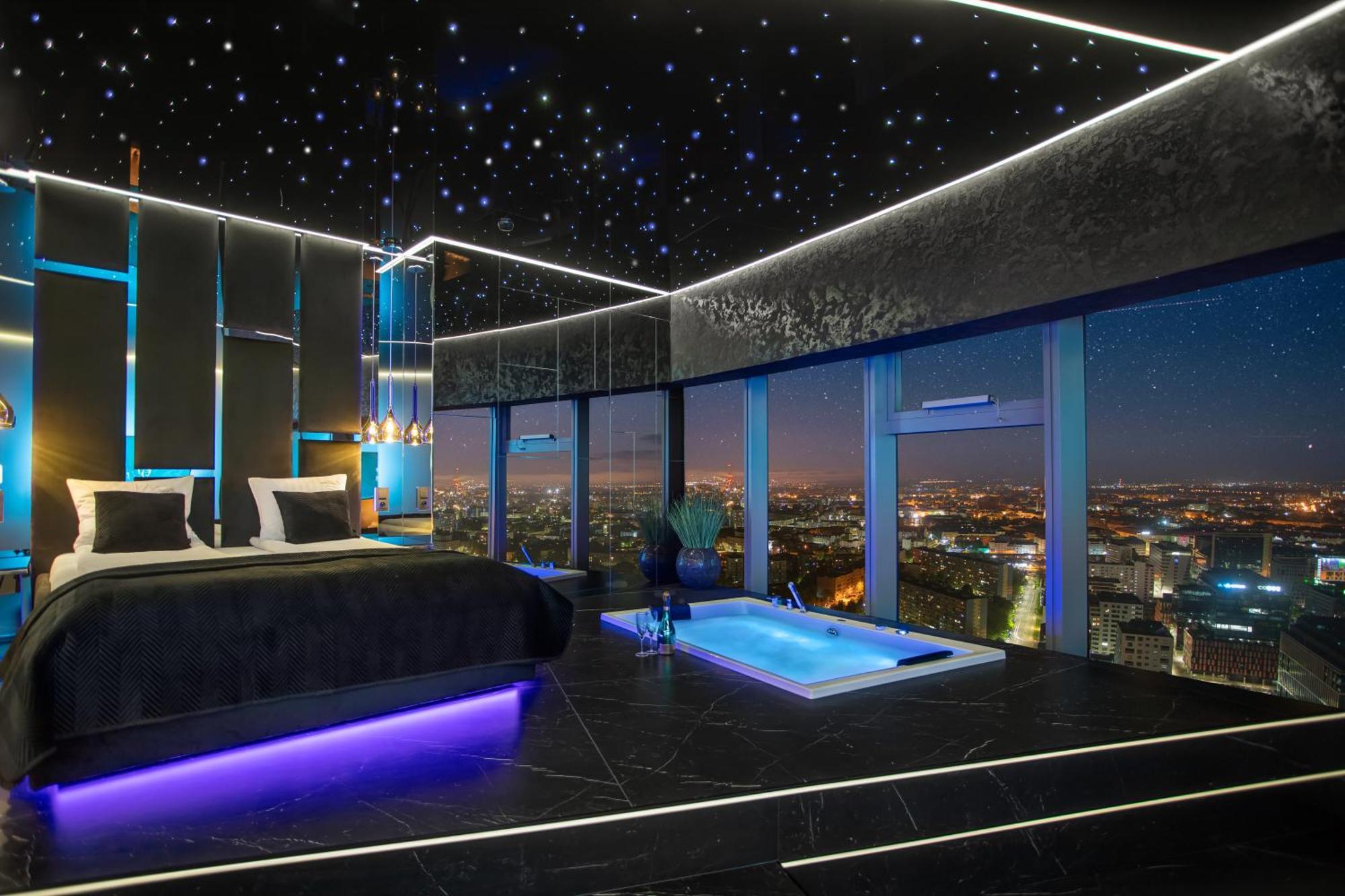 Apartamenty Sky Tower Z Jakuzzi Przy Oknie فروتسواف المظهر الخارجي الصورة